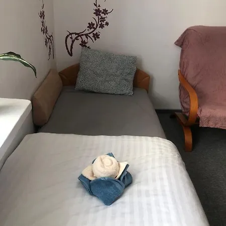 Apartment Comfortable 3 Bedroom Unit With A Cozy Balcony In Center
