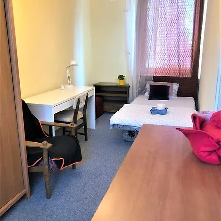 Comfortable 3 Bedroom Unit With A Cozy Balcony In Center Warsaw